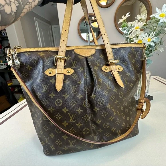 Louis Vuitton Monogram Canvas Palermo GM Shoulder Bag - Picture 4 of 17